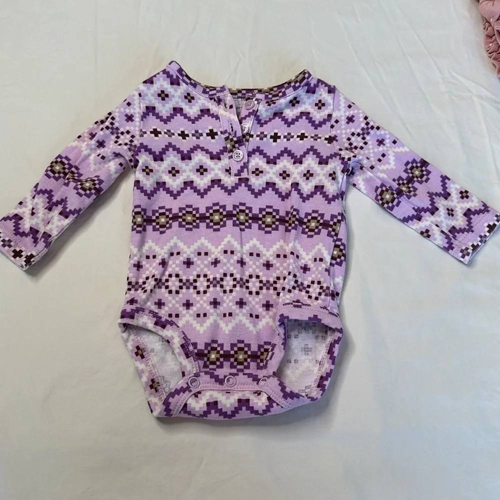 Carter’s bundle of 3 baby girl outfits. All long sleeve and in GREAT CONDITION.